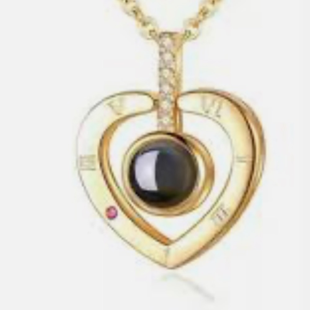 Necklace says I love you in 100 languages